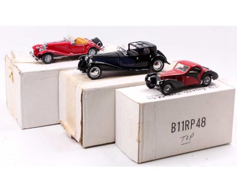 A collection of three various boxed Franklin Mint 1/24 scale diecast vehicles to include a 1930 Bugatti Royale Coupe Napoleon