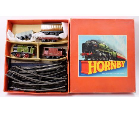 Small Hornby 0 Gauge collection contained in No.50 goods set box complete with section dividers (BVG): 1932-6 M3 0-4-4 clockw