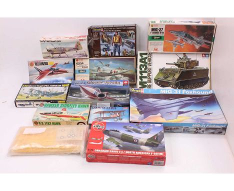 15 various boxed military interest plastic kits to include Airfix, Heller, Zvezda, and other mixed scale plastic kits to incl