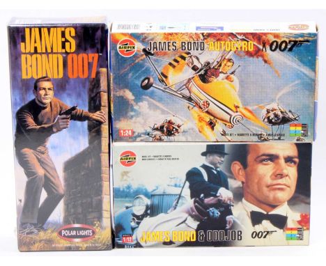 A collection of James Bond related plastic kits to include a Polar Lights James Bond 007 action figure kit, an Airfix 1/12 sc