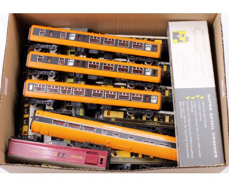 19 Triang and two Wrenn coaches: Wrenn W6012/6028 Pullman ‘Golden Arrow’ ‘Aries’ &amp; ‘Pegasus’ (NM) (BE-NM); four orange &a