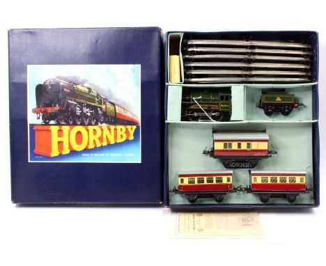 1954-61 No.51 Hornby BR Passenger set, clockwork, comprising Type 51, 0-4-0 loco &amp; tender BR lined green 50153, (NM-M); t