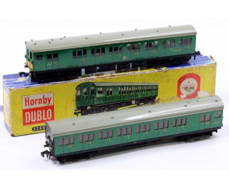 3250/4140 Hornby-Dublo 3-rail EMU. Motorised br/2nd coach &amp; 1st/2nd trailer coach. Southern green. Both vehicles have som