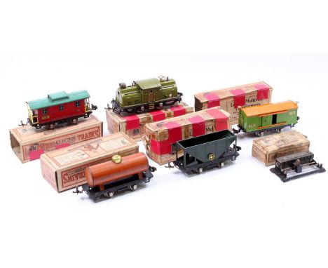 A collection of Lionel 0 gauge electric locomotives and rolling stock to include a Lionel No. 252 0-4-0 locomotive, finished 
