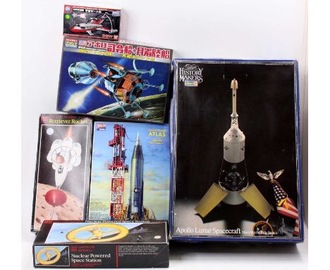 A collection of rocket and space related plastic kits to include a Revell History Makers Apollo Lunar Space Craft, limited ed