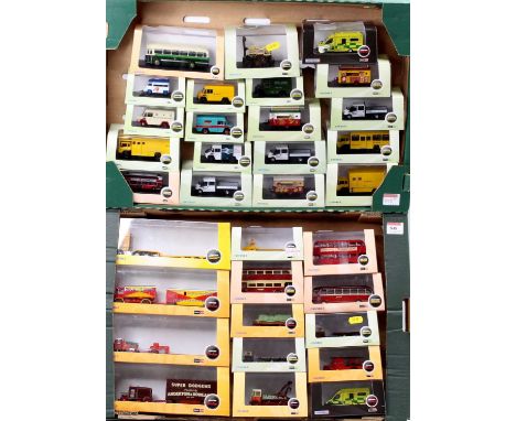 Two trays containing 33 various plastic cased Oxford N gauge and 1/76 scale diecast vehicles to include a Benny Burger mobile