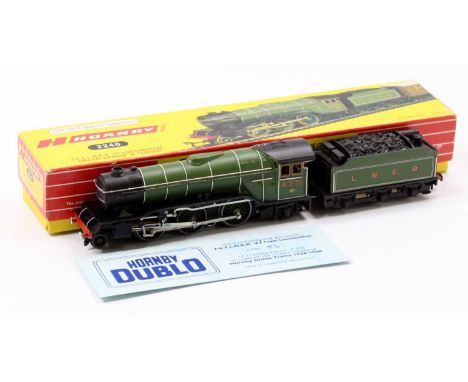 2240 Hornby-Dublo 3-rail NEVERWAZZA by Michael Foster 2-6-2 LNER V2 class loco 4771 ‘Green Arrow’ loco &amp; tender, green wi