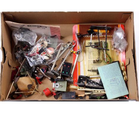 A box of 00 gauge lineside accessories, to include a Hornby R406 colour light signal, various Triang signal posts, figures, b