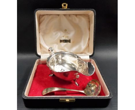 Modern silver sauce boat on triple feet with matching ladle, maker Viners, Sheffield 1962, weight 4.75oz approx, within origi