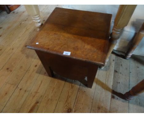 An early 20th century commode, having plain oak rising top. Condition Report: Good general condition
