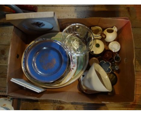 A box containing assorted ceramics, to include: Wedgwood, Longpark, Royal Doulton, Copeland Spode, George Jones Crescent Chin