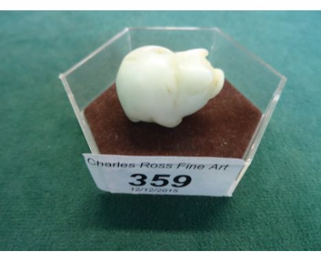 A mutton fat jade carved pig, 3.5cm long.