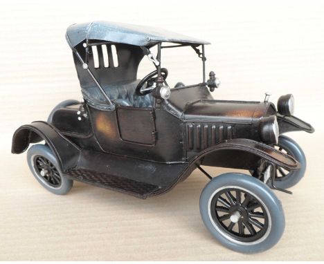 A group of six scale model black steel Ford model 'T' cars, 17x17x30cm. (6)