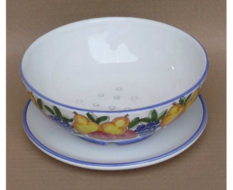 A group of six ceramic drainer bowls and plates, 10x23x23cm. (6)