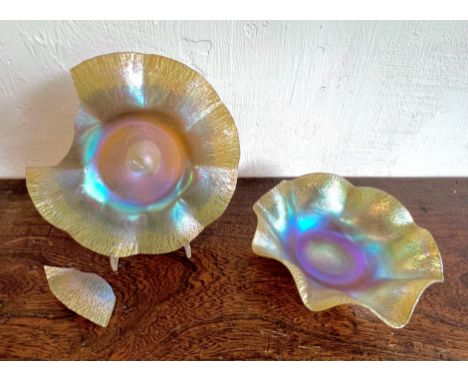 Louis Comfort Tiffany (American 1848-1933): a Favrile iridescent glass bowl and stand - the bowl of crimped, circular handker