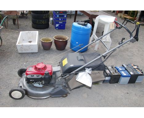 A Honda Roller HRD536 mower with grass box, good working order at time of lotting.