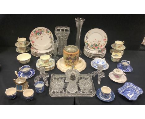 Ceramics &amp; Glass - a New Chelsea Staffordshire Marguerite pattern part teaset;  twelve piece continental porcelain desser