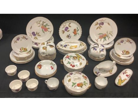 A Royal Worcester Evesham pattern part dinner and tea service, inc gravy boat on stand, tureens and covers, dinner and side p