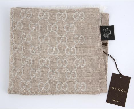GUCCI unisex scarf 70% wool 30% silk. (45 x 180cm) in soft beige with original labelCondition Report:  Excellent condition