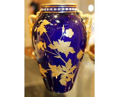 Royal Worcester Grailinger blue and gilt vase with twin handles H: 13 cm