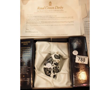 Boxed Royal Crown Derby collectors edition cat gold button