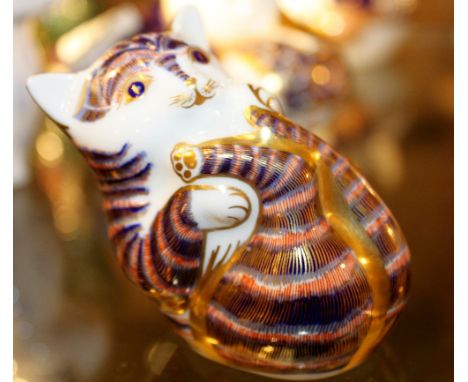 Royal Crown Derby Imari kitten gold button
