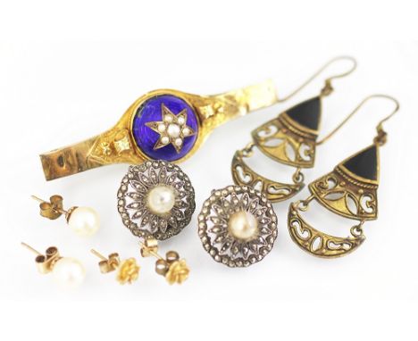 A selection of jewellery, to include; a blue enamel and seed pearl set bar brooch, all set in yellow metal, a pair of rose fl