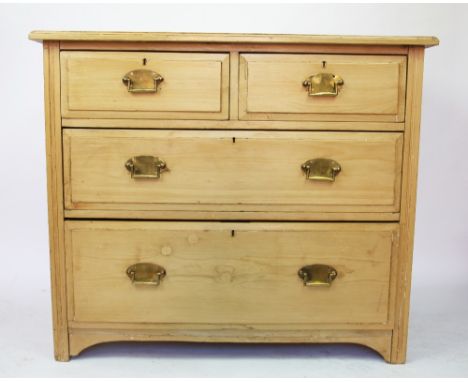 An Edwardian pine chest, of two short and two long drawers, on bracket feet,79cm H x 91cm W x 53cm D