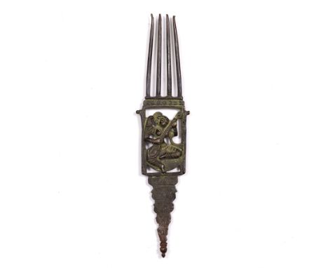 Comb Indian, 19th Century depicting Shiva, with four prongs to the top 19.5cm across