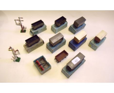 A Hornby Dublo group of wagons comprising High Sided Wagon DZ, Good Van DI, Meat Van DI, Horse Box DI, Fish Van DI, two Goods