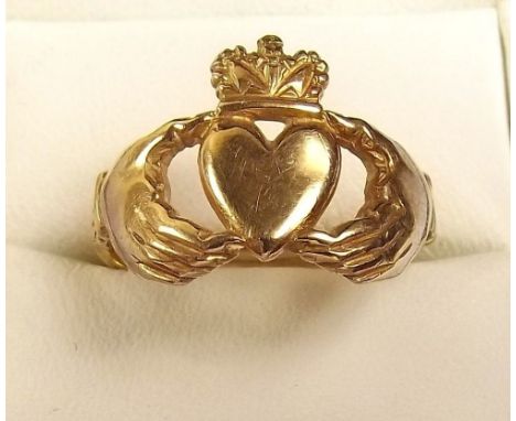 A 9ct gold claddagh ring - 3.5g