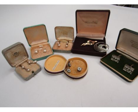 A collection of jewellery including faux pearl earrings, plated brooch and pair of cuff links