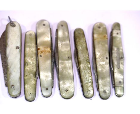 Seven dirty mother of pearl handled penknives.  P&amp;P Group 2 (£18+VAT for the first lot and £3+VAT for subsequent lots) 