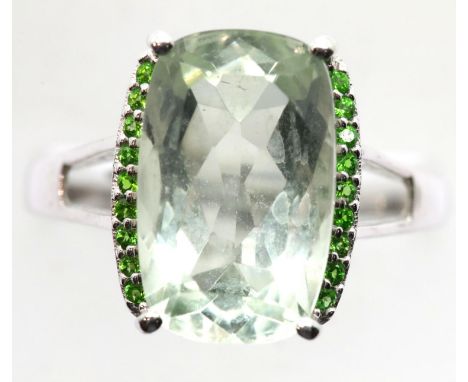 Silver vintage stone set ring. P&amp;P Group 1 (£14+VAT for the first lot and £1+VAT for subsequent lots) 
