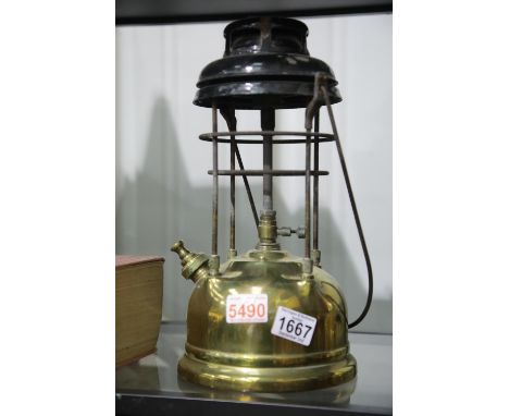 Early brass Tilley lamp, H: 34 cm. P&amp;P Group 3 (£25+VAT for the first lot and £5+VAT for subsequent lots) 