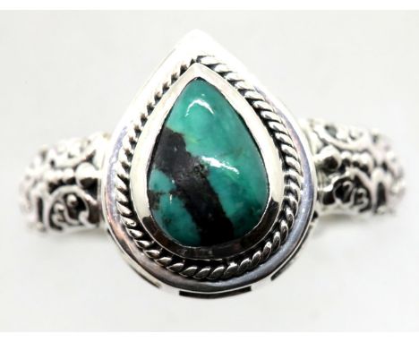 Ladies silver fancy stone set ring. P&amp;P Group 1 (£14+VAT for the first lot and £1+VAT for subsequent lots) 