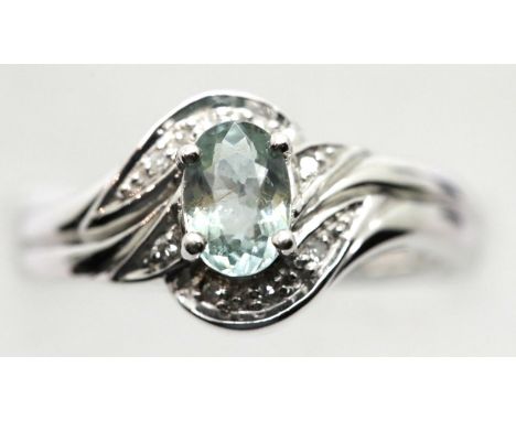 18ct white gold aquamarine and diamond ring, size O, 5.4g. P&amp;P Group 1 (£14+VAT for the first lot and £1+VAT for subseque