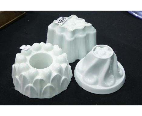 Three Shelley ceramic jelly moulds. P&amp;P Group 3 (£25+VAT for the first lot and £5+VAT for subsequent lots) 