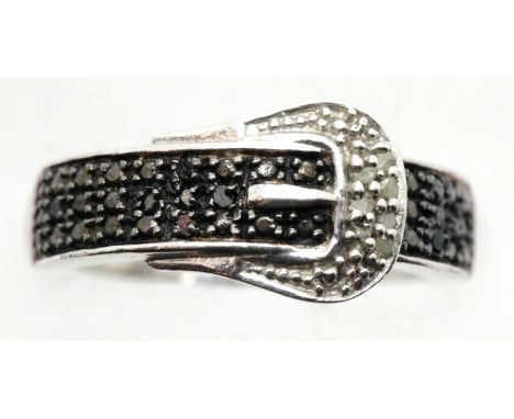 925 silver belt ring set with black and white diamonds, size O, 3.0g. P&amp;P Group 1 (£14+VAT for the first lot and £1+VAT f