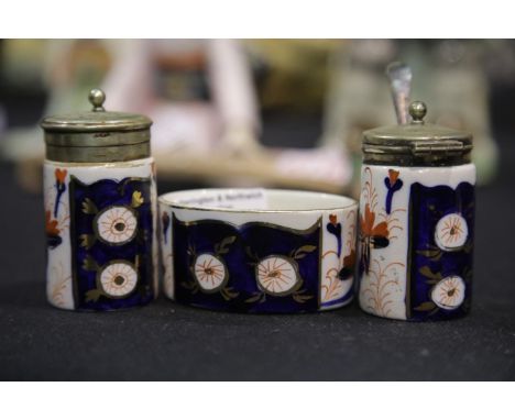 Four piece Imari cruet. P&amp;P Group 1 (£14+VAT for the first lot and £1+VAT for subsequent lots) 