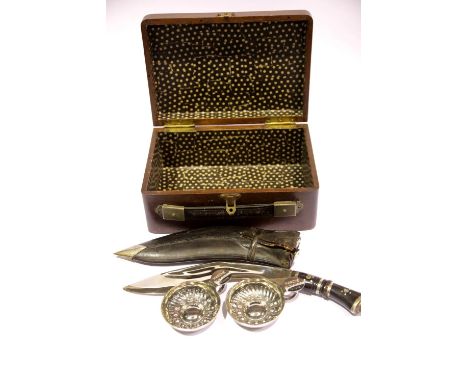 Vintage carry box containing a vintage Kris and two Tastevins. P&amp;P Group 2 (£18+VAT for the first lot and £3+VAT for subs