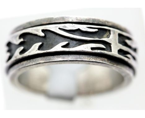 Gents silver 10mm wide spinner ring, size R. P&amp;P Group 1 (£14+VAT for the first lot and £1+VAT for subsequent lots) 