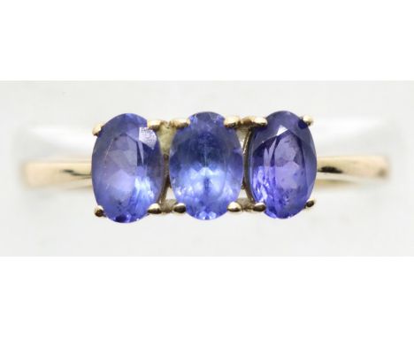 9ct gold blue tourmaline three stone ring, size O, 2.1g. P&amp;P Group 1 (£14+VAT for the first lot and £1+VAT for subsequent