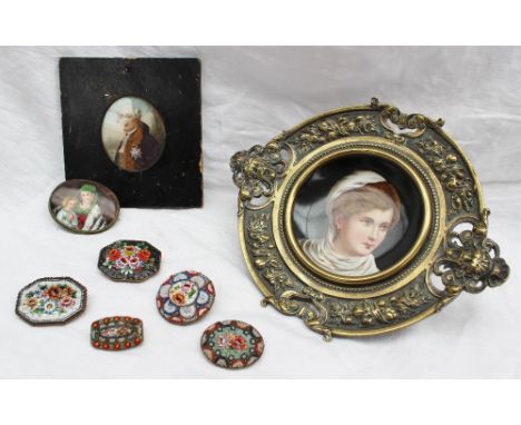Pecheur
Head and shoulders portrait of a gentleman
A miniature
Signed
6 x 5cm
Together with a porcelain miniature brooch, a g