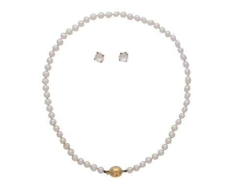A pearl necklace with 9ct yellow gold clasp, together with a pair of pearl earrings, also in 9ct yellow gold.