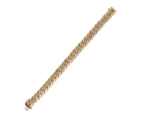 A Vintage Ladies Curb Link bracelet in 9ct yellow gold. Length 19.5cm / 7.75". Gold weight 23.1g.