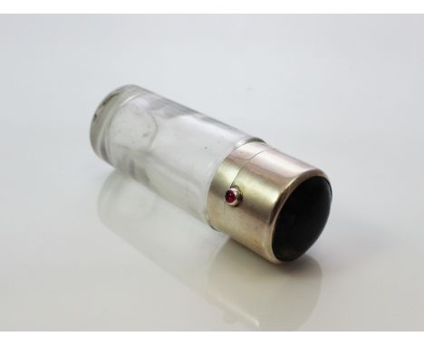 An antique George V Sterling Silver scent bottle by Levi & Salaman, Birmingham 1912. Of cylindrical form, the glass body with