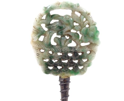 A Chinese carved and pierced jade-topped hat pin, jade height 4.5cm 