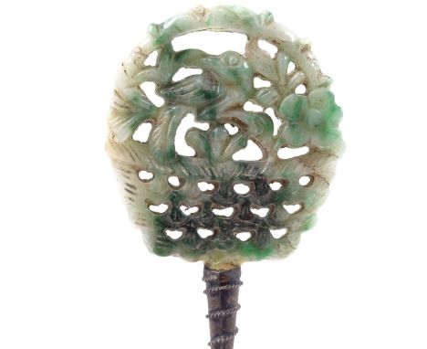 A Chinese carved and pierced jade-topped hat pin, jade height 4.5cm 