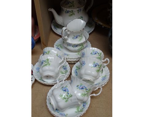 Richmond bone china tea service in "Blue Poppy" pattern, including teapot 